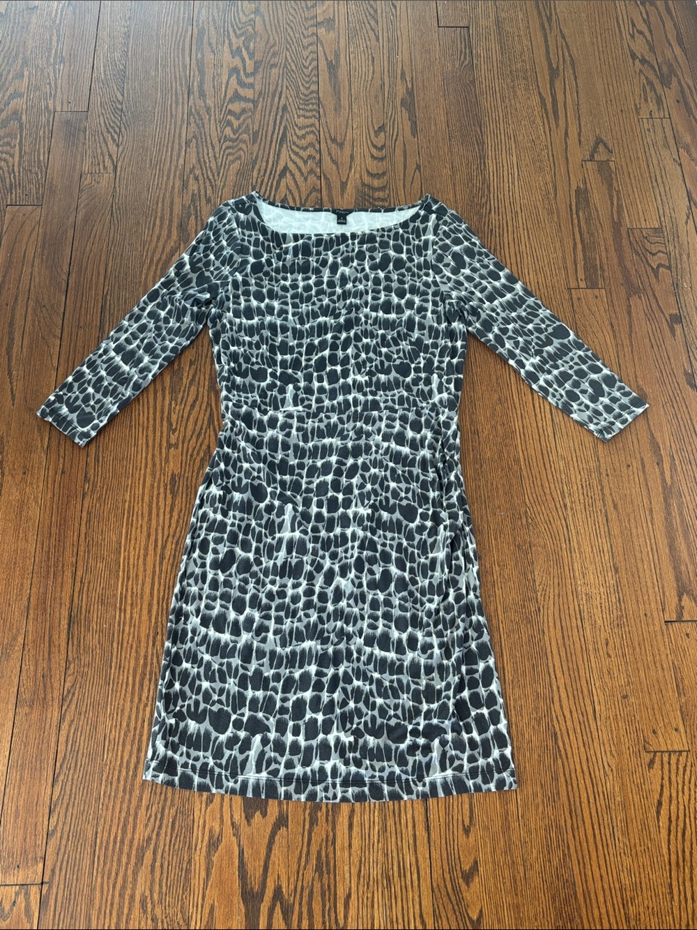 Ann Taylor Black and White Long Sleeve Printed Dress (Rayon and Spandex)